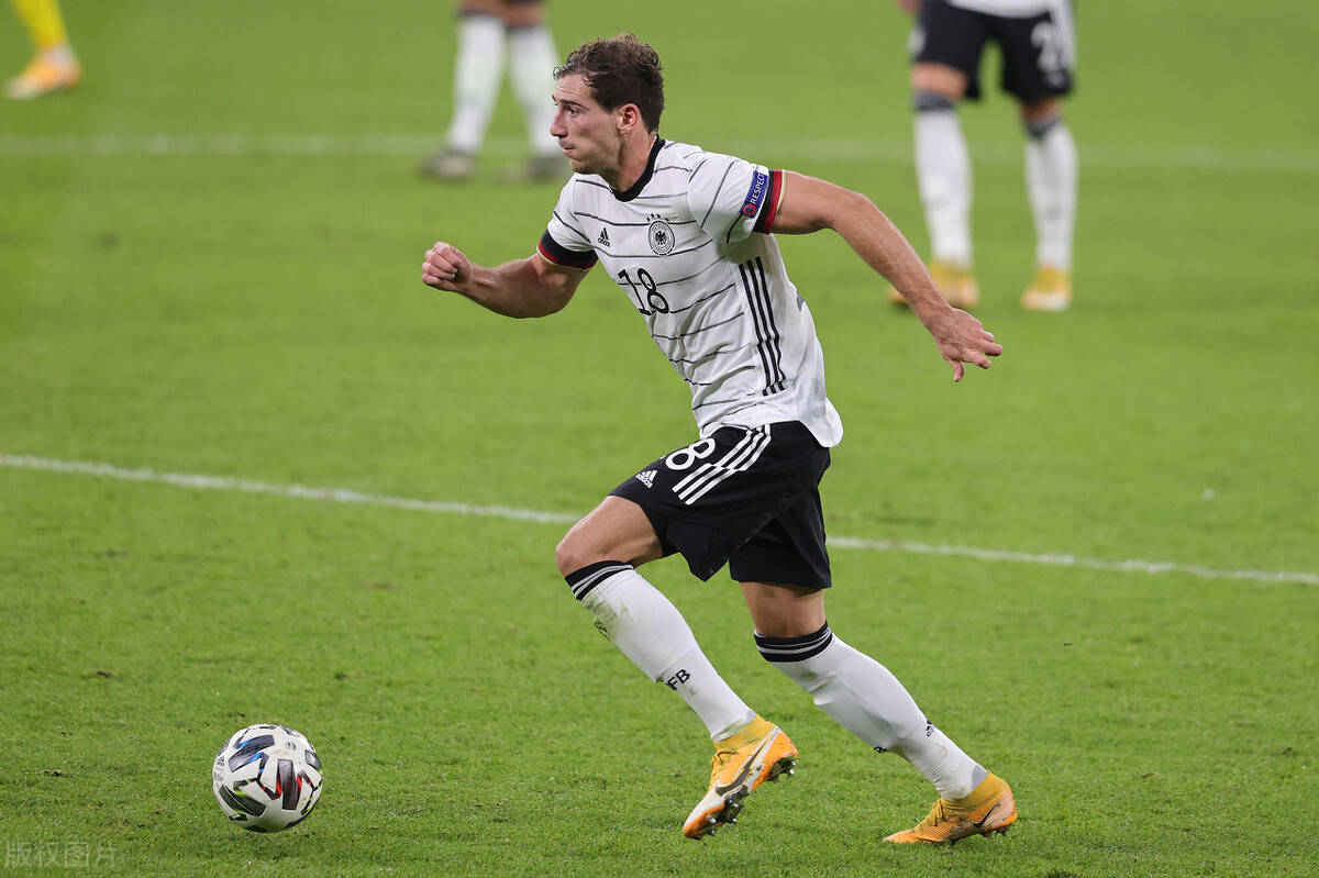 曼联横扫波兰，阿拉巴高光表现