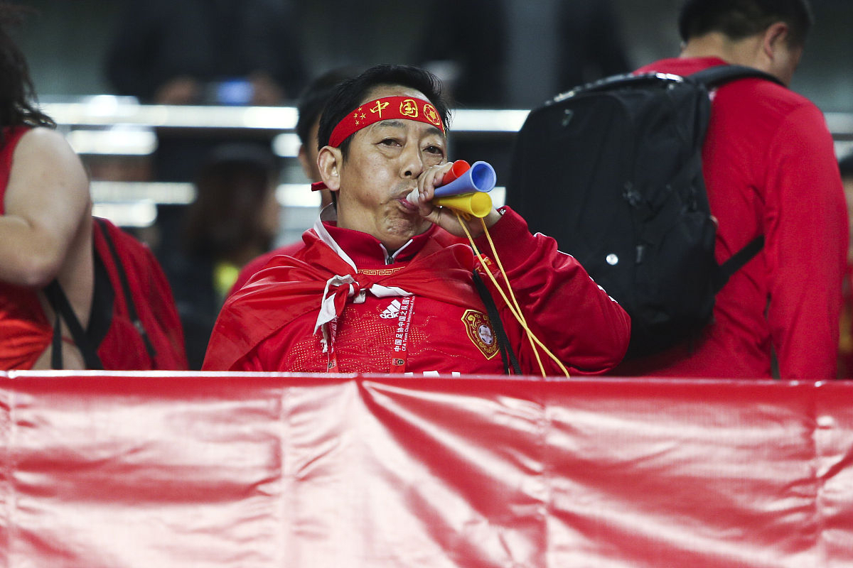 韩国队鏖战中国队，黄鸭组合点燃赛场