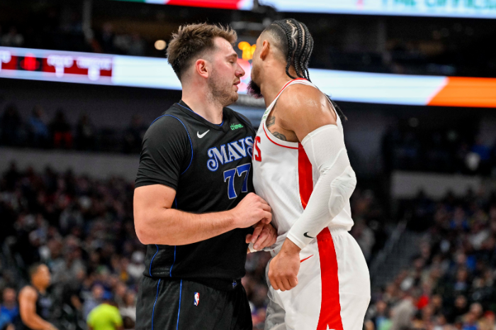 猛龙碾压上海队，东契奇惊艳四座