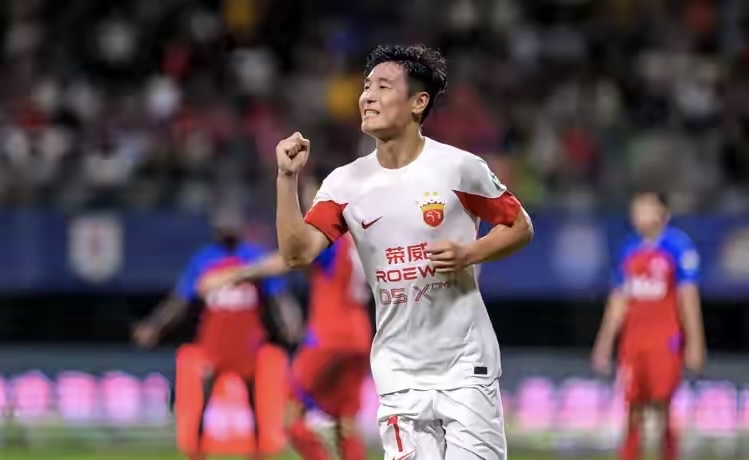 武磊在比赛中为球队攻入关键进球