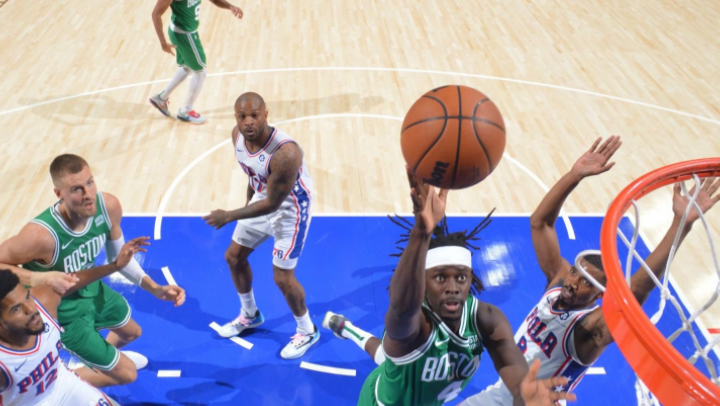 76人险胜山东队，霍勒迪点燃赛场