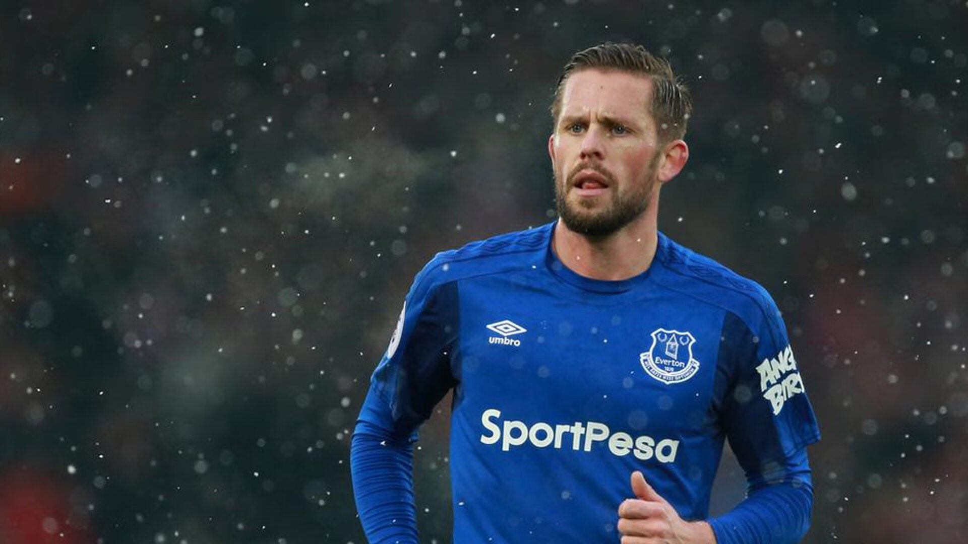 新王三分雨湮没旧王朝，爱德华兹在邓肯注视下完成加冕