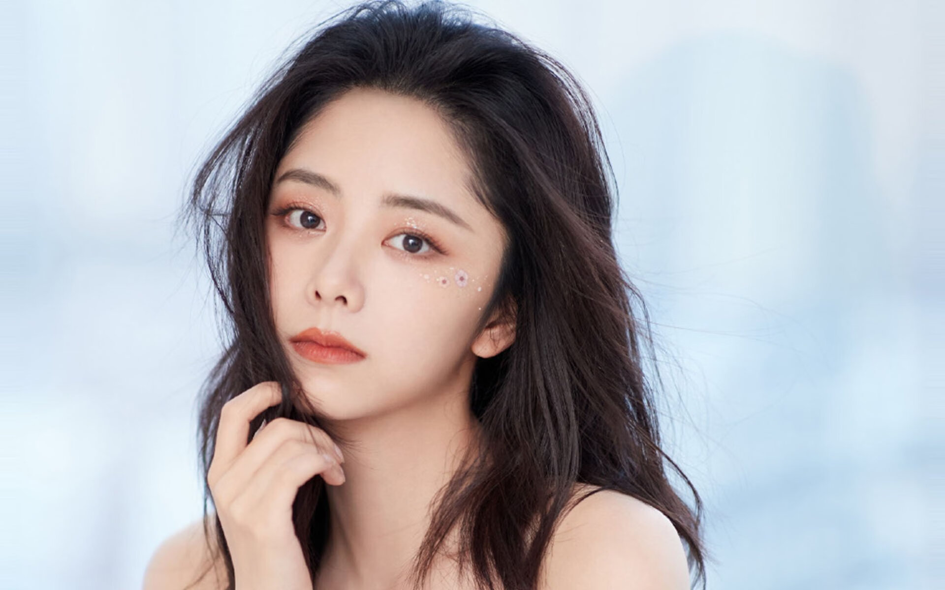 克瓦拉茨赫利亚的关键签名与利物浦的牙买加时差，足球时间褶皱里的双重奏