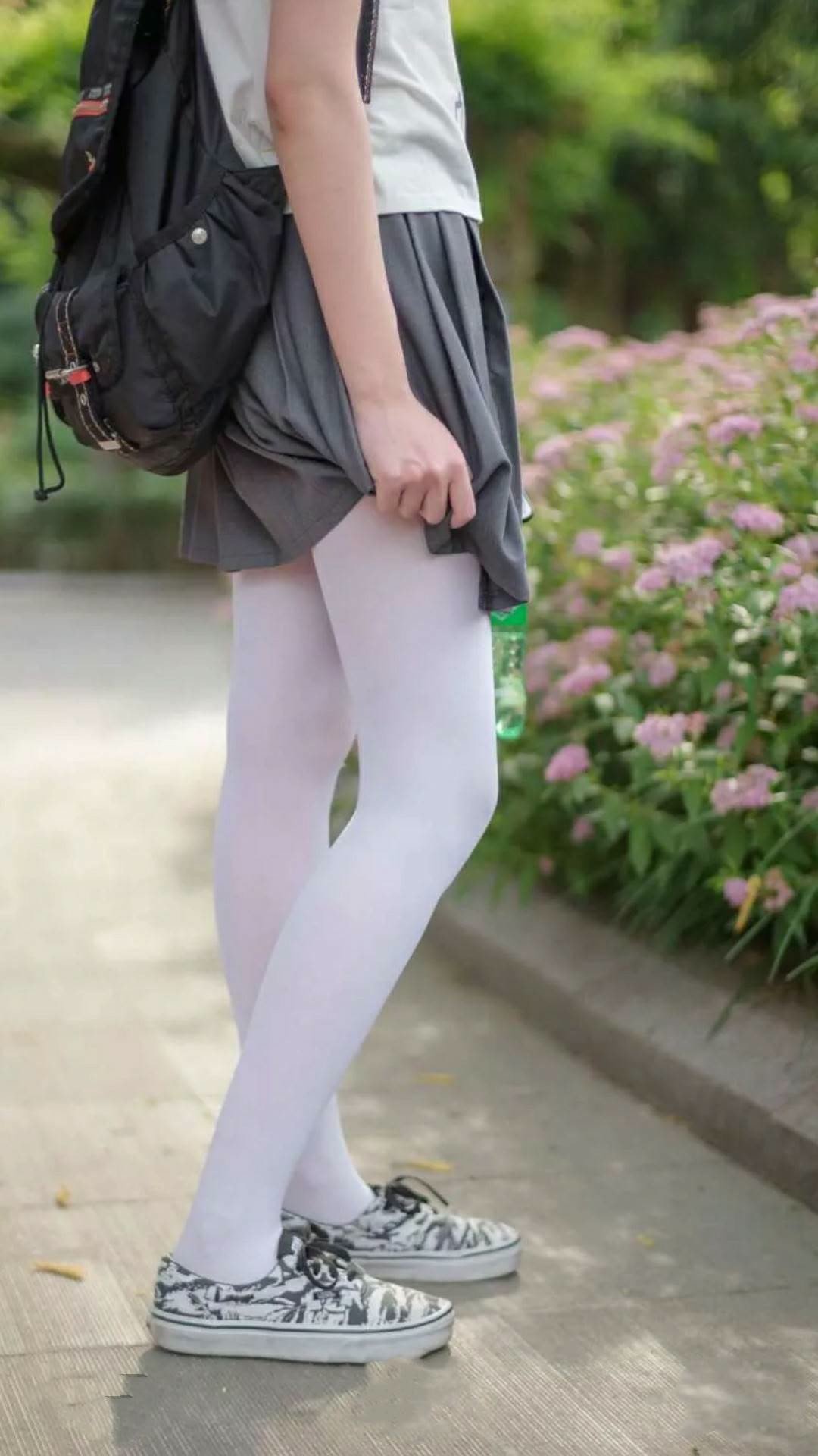 跨界狂想曲，当莱比锡红牛末节带走洪都拉斯，黄喜灿在NBA季后赛接管比赛